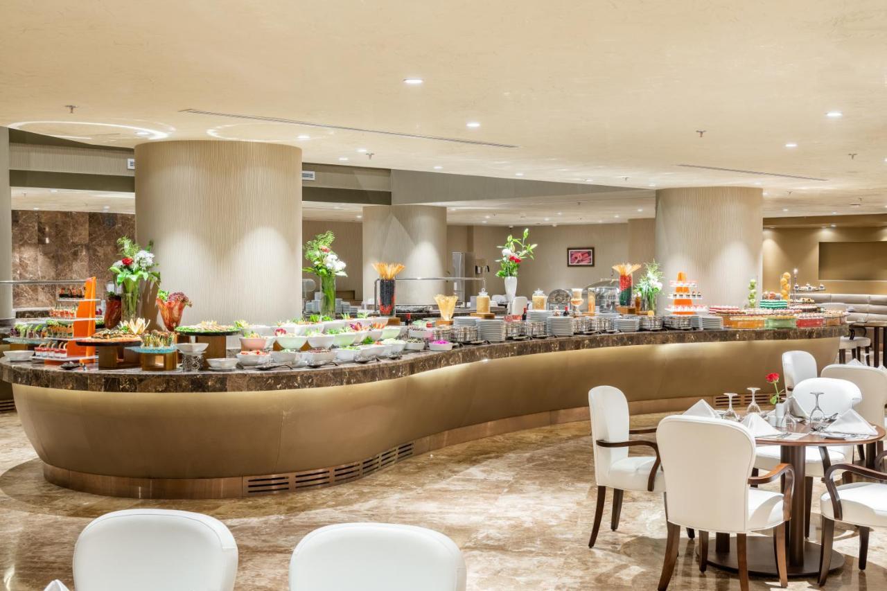 Millennium Makkah Al Naseem Mekka Zewnętrze zdjęcie A buffet at a luxury hotel